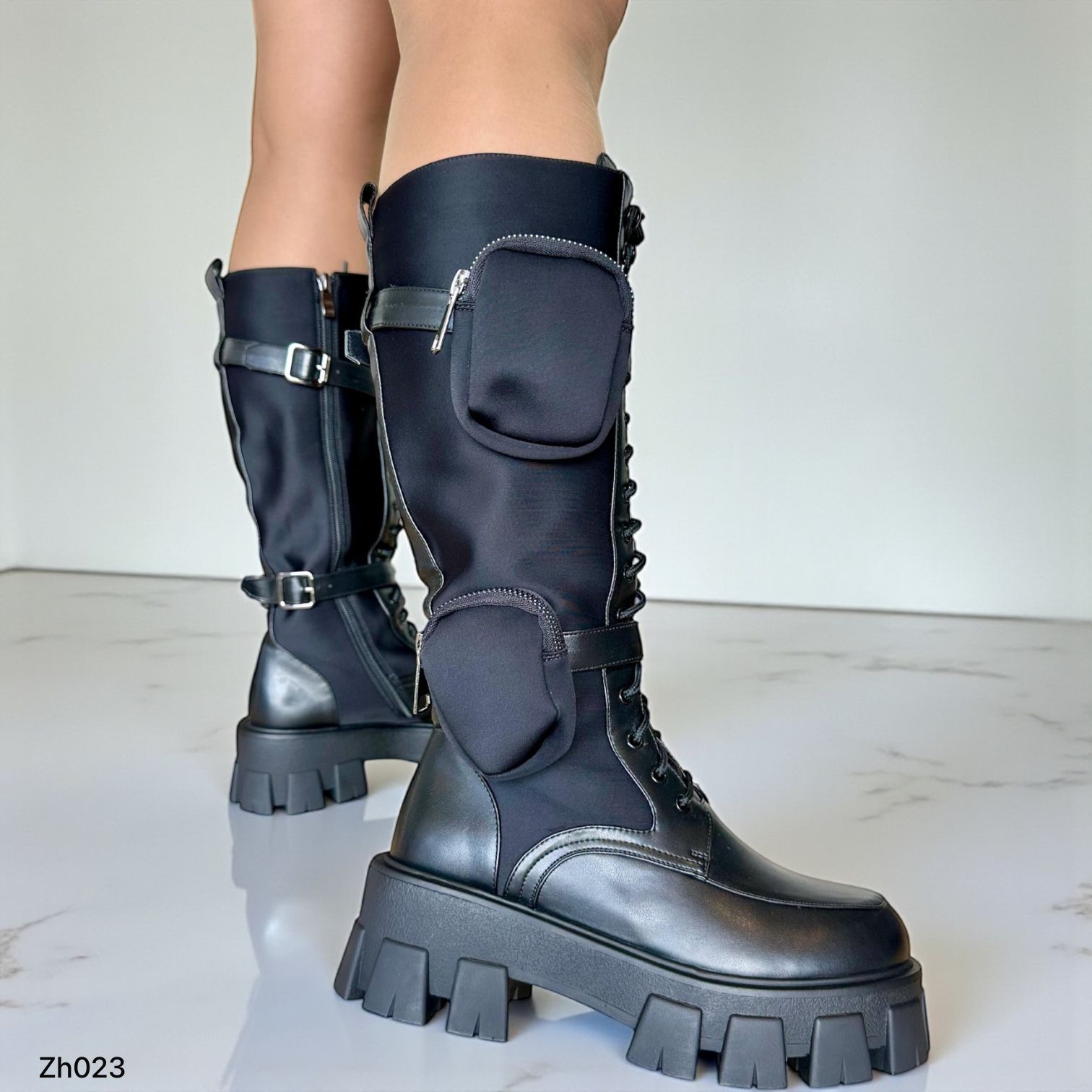 Bota caña alta negro detalle bolsito suela 6cm 255-066